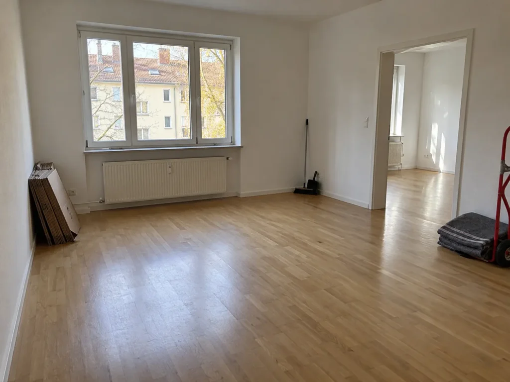 Leere und besenrein geräumte Wohnung nach einer Entrümpelung in Braunschweig